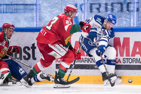 Moras Tomas Skogs och Leksands Daniel Pietta  i