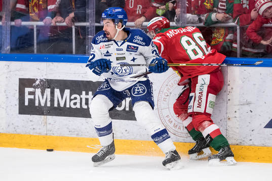 Leksands Patrick McNally och Moras Mathias Bromé  i
