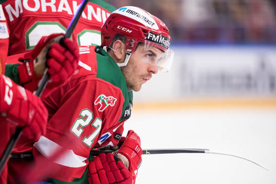 Moras Matt Bailey  i ishockeymatchen i direktkvalet till