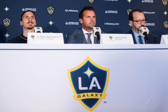 Zlatan Ibrahimovic, ordförande Chris Klein och vd Dan