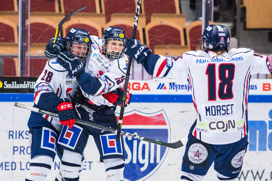 Linköpings Courtney Birchard och Lara Stalder jublar