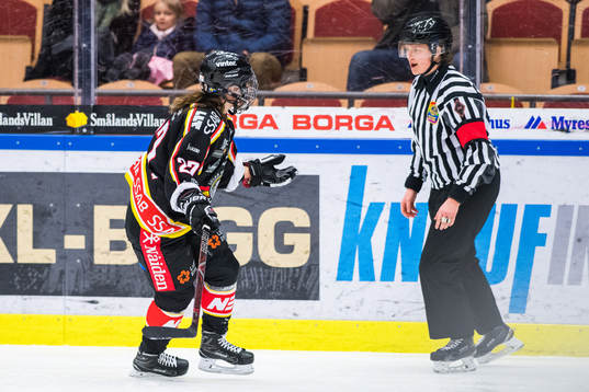 Luleås Rebecca Stenberg och domare Katarina Timglas