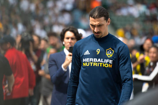 LA Galaxys Zlatan Ibrahimovic före fotbollsmatchen i MLS