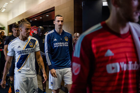 LA Galaxys Zlatan Ibrahimovic före fotbollsmatchen i MLS