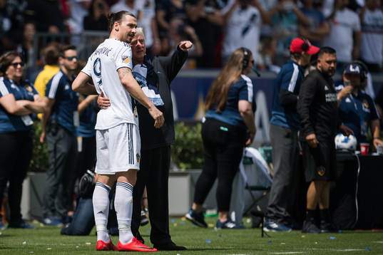 LA Galaxys Zlatan Ibrahimovic och Sigi Schmid, Tränare