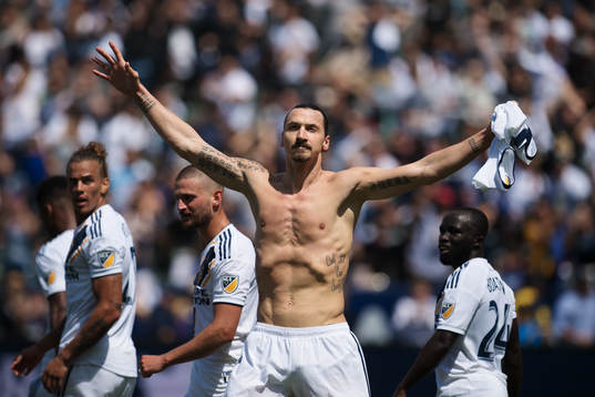 LA Galaxys Zlatan Ibrahimovic jublar