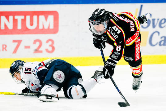 Linköpings Lara Stalder och Luleås Jenni Hiirikoski