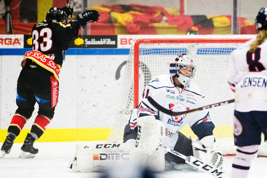 Luleås Michelle Karvinen jublar