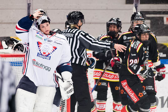 Linköpings målvakt Florence Schelling deppar