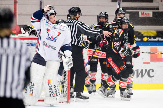 Linköpings målvakt Florence Schelling deppar