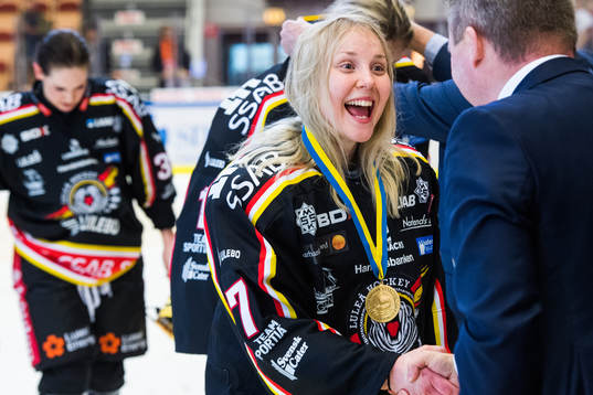 Luleås Ida Boman mottar guldmedaljen