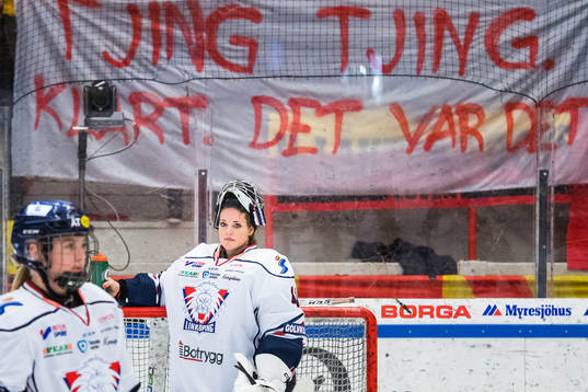 Linköpings målvakt Florence Schelling deppar