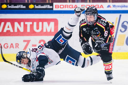 Linköpings Lara Stalder och Luleås Jenni Hiirikoski