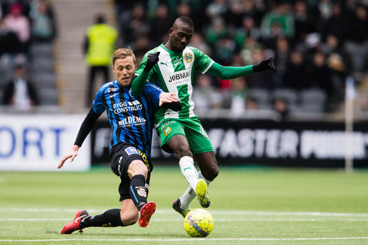 Sirius Christer Gustafsson i kamp om bollen med Hammarbys