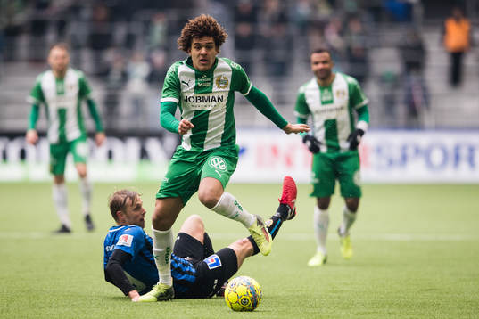 Hammarbys Neto Borges tar sig förbi Sirius Christer
