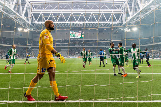 Sirius målvakt Joshua Wicks deppar