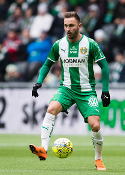 Hammarbys Muamer Tankovic med bollen