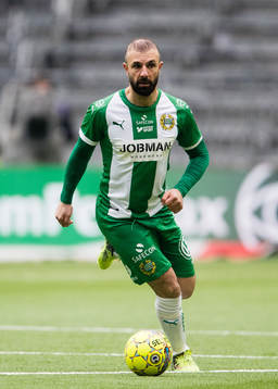 Hammarbys Kennedy Bakircioglu med bollen
