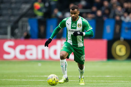 Hammarbys Serge-Junior Martinsson Ngouali med bollen