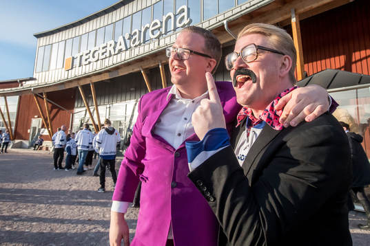 Ingemar Andersson och Hälsingefyr underhåller utanför