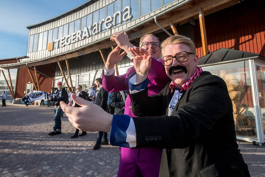 Ingemar Andersson och Hälsingefyr underhåller utanför