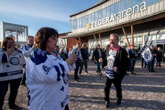 Ingemar Andersson och Hälsingefyr underhåller utanför