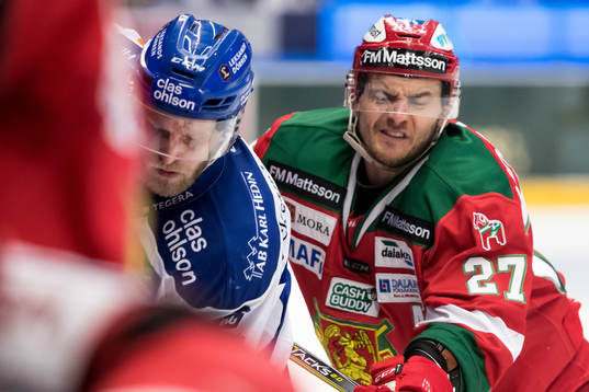 Leksands Daniel Pietta och Moras Matt Bailey  i