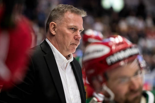 Moras tränare Mats Lusth i ishockeymatchen i direktkvalet