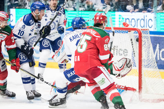 Leksands Martin Karlsson reducerar 1-2 bakom Moras målvakt