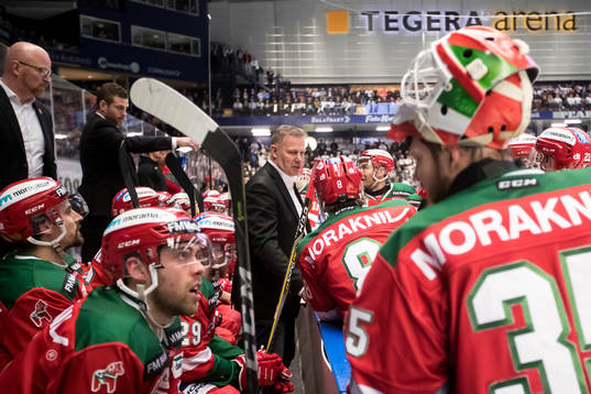 Moras tränare Mats Lusth i ishockeymatchen i direktkvalet