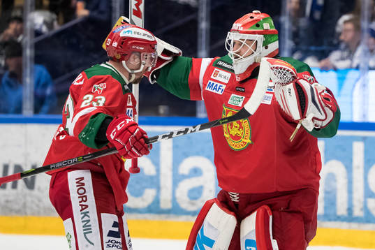 Moras målvakt Christian Engstrand jublar