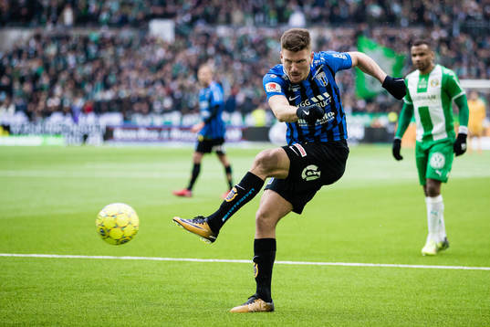 Sirius Shkodran Maholli med ett skott