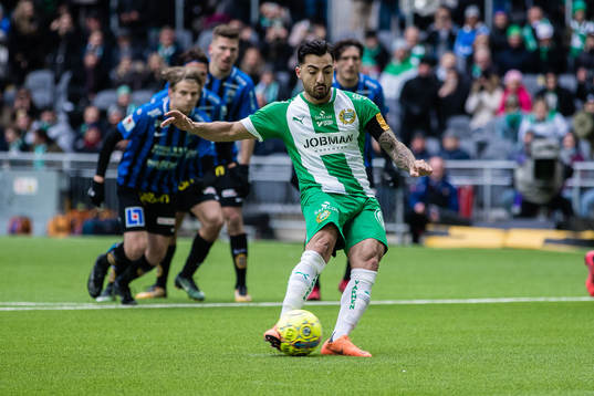 Hammarbys Jiloan Hamad gör 1-0 på straff