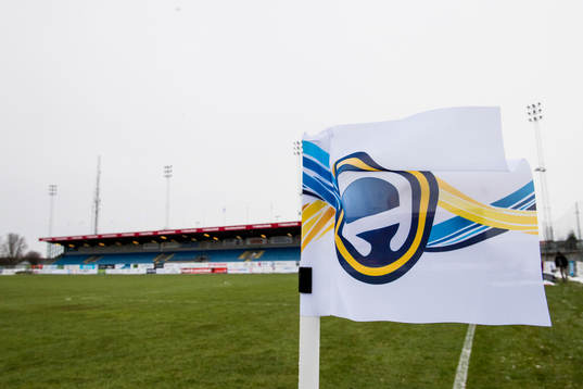 Hörnflaggan på Vångavallen med Allsvenskans logotype
