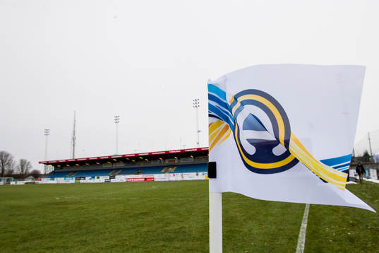 Hörnflaggan på Vångavallen med Allsvenskans logotype