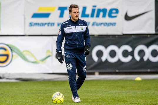 IFK Göteborgs Tobias Hysén  värmer upp före