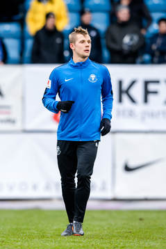 Trelleborgs Erik Andersson värmer upp före