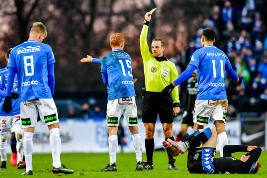 Trelleborgs Lasse Nielsen får en varning