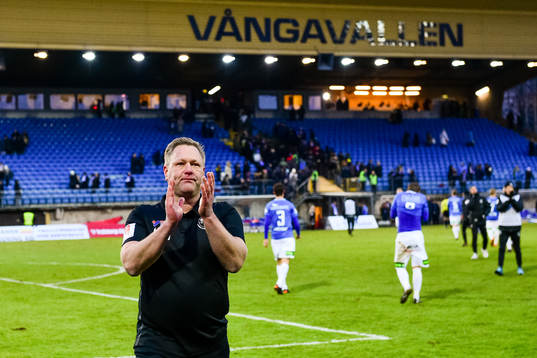 Trelleborgs tränare Patrick Winqvist tackar publiken