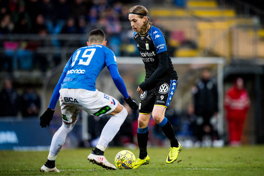 Trelleborgs Denis Hadzikadunic och IFK Göteborgs Elias Mar