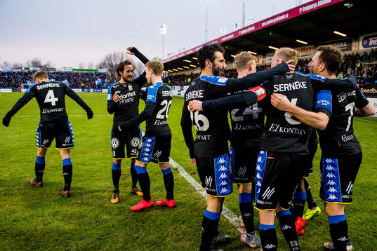 IFK Göteborgs spelare jublar