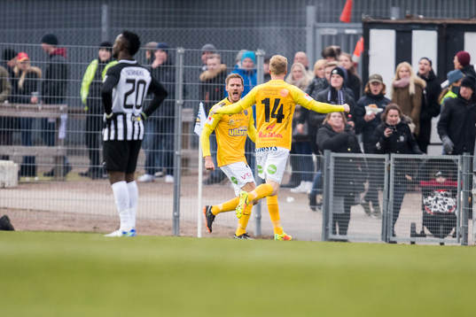 Falkenbergs Karl Söderström jublar