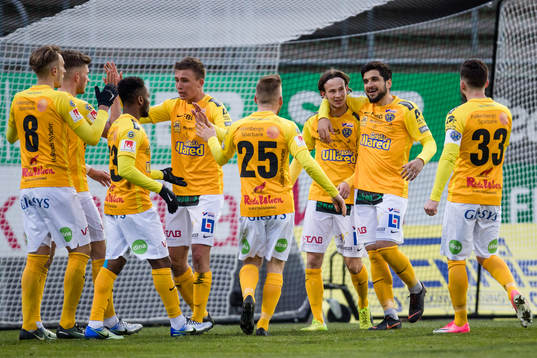 Falkenbergs spelare jublar