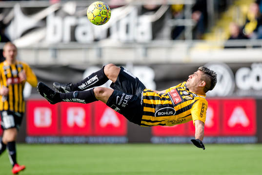 Häckens Paulinho provar en cykelspark