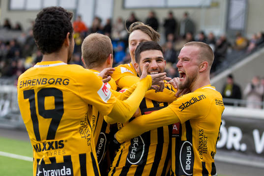 Häckens Moestafa El Kabir jublar med lagkamrater