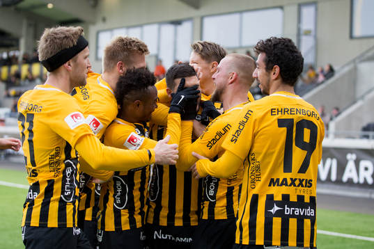 Häckens Moestafa El Kabir jublar med lagkamrater