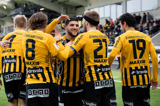 Häckens Moestafa El Kabir jublar med lagkamrater