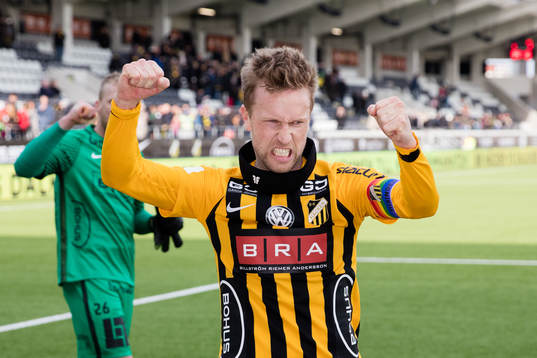 Häckens Rasmus Lindgren jublar