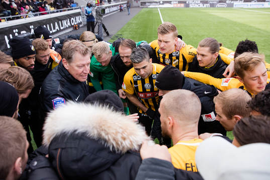 Häckens assisterande tränare Teddy Olausson med ett