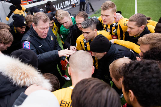 Häckens assisterande tränare Teddy Olausson med ett